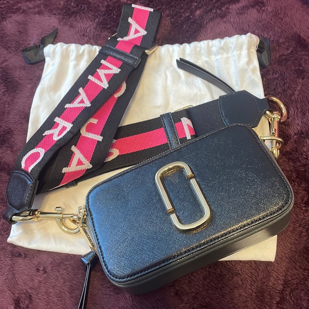 Marc Jacobs snapshot bag with pink strap